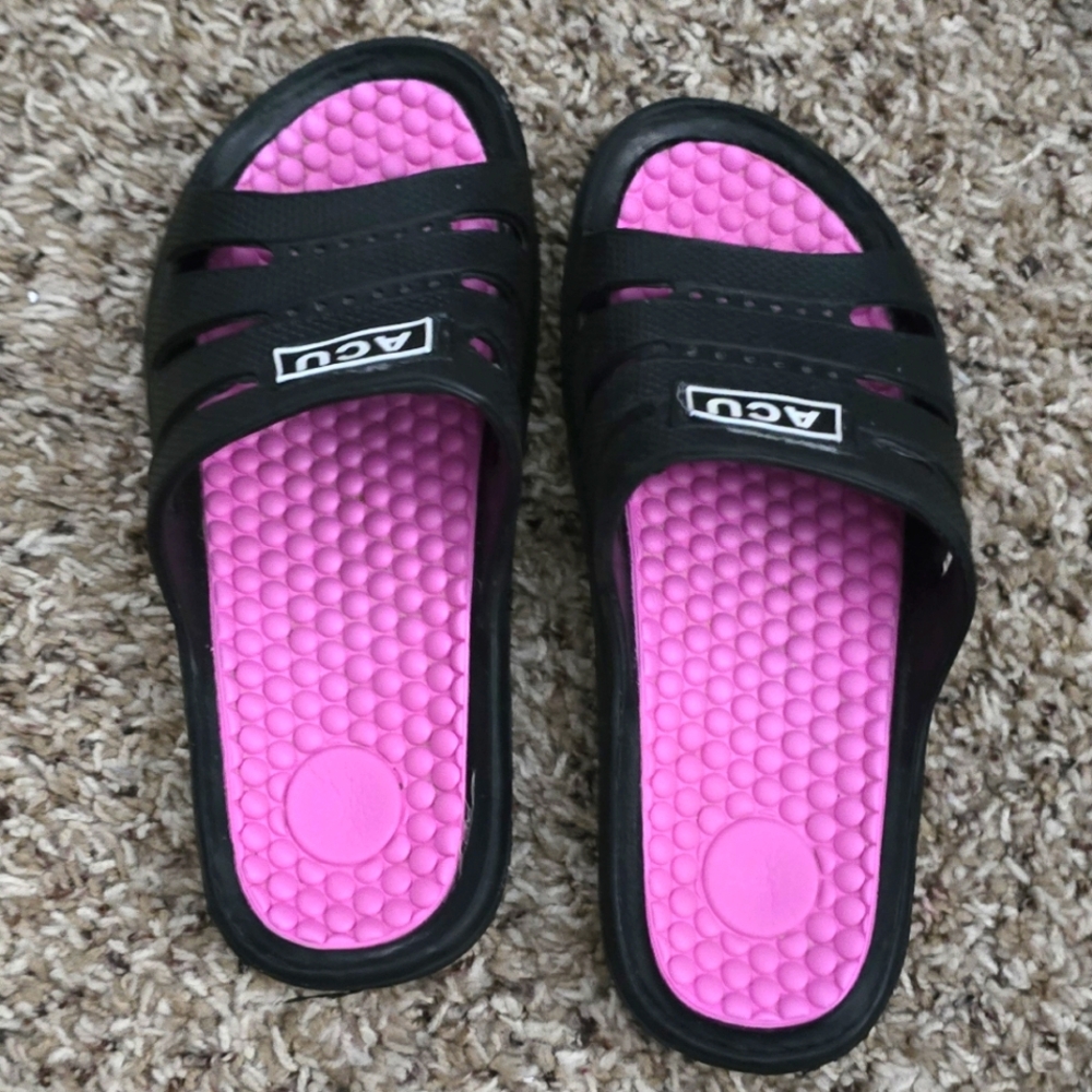 Women's slides